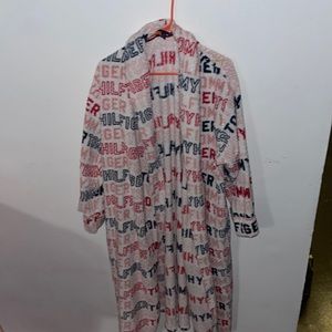 NEW L/XL TOMMY ROBE